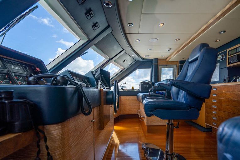 2002-147-intermarine-superyacht