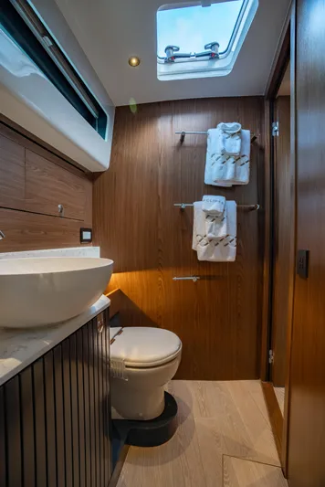 Eclipse 505 Shadow Hull #001 Yacht Photos Pics 