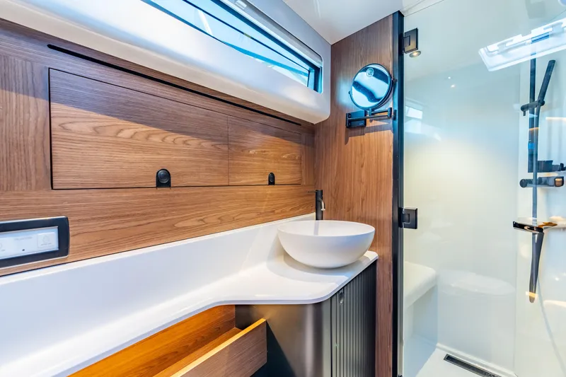 Eclipse 505 Shadow Hull #001 Yacht Photos Pics 