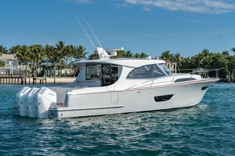 Eclipse 505 Shadow Hull #001 Yacht Photos Pics 