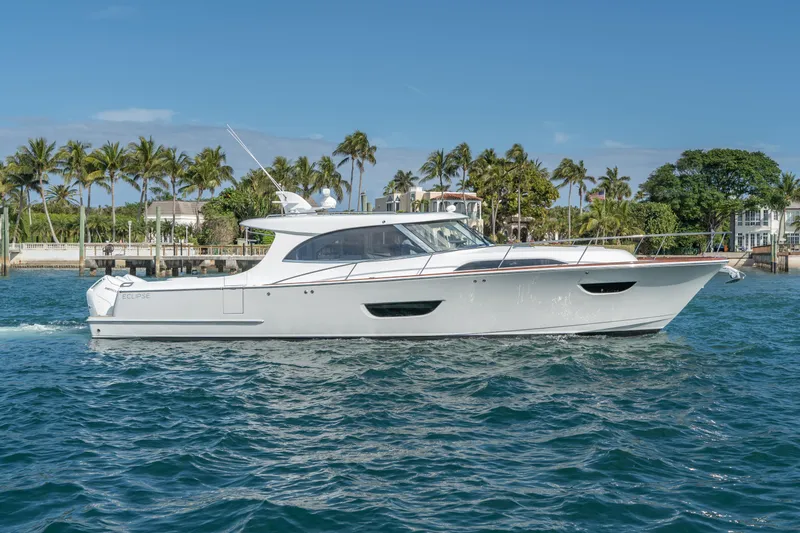 Eclipse 505 Shadow Hull #001 Yacht Photos Pics 