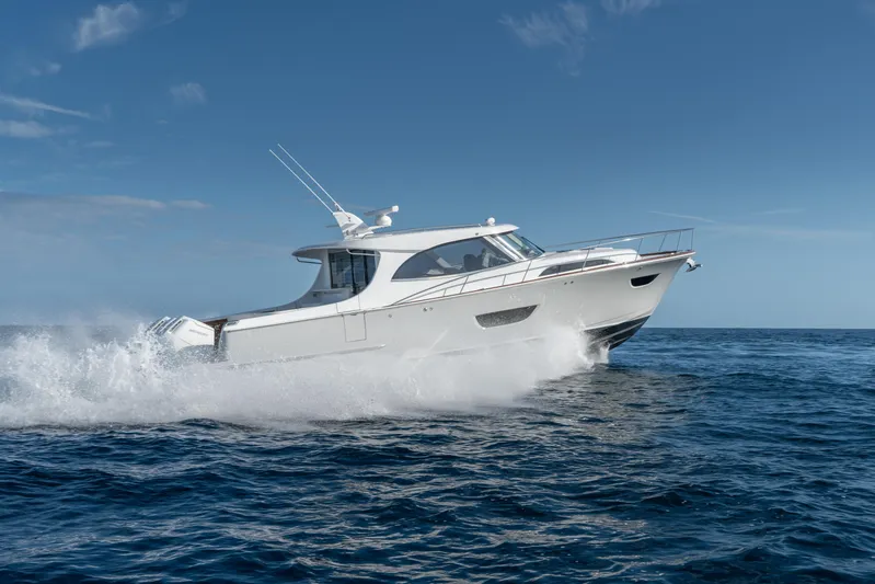 Eclipse 505 Shadow Hull #001 Yacht Photos Pics 