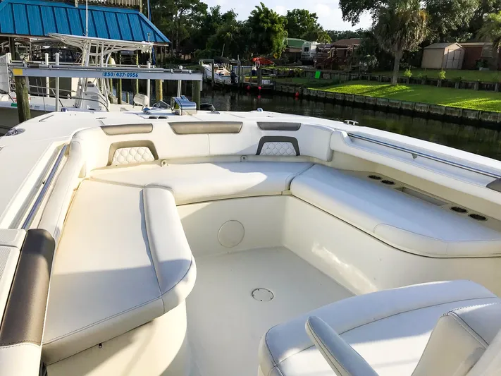  Yacht Photos Pics 2018 World Cat 320 CC boat interior with spacious seating and modern design.