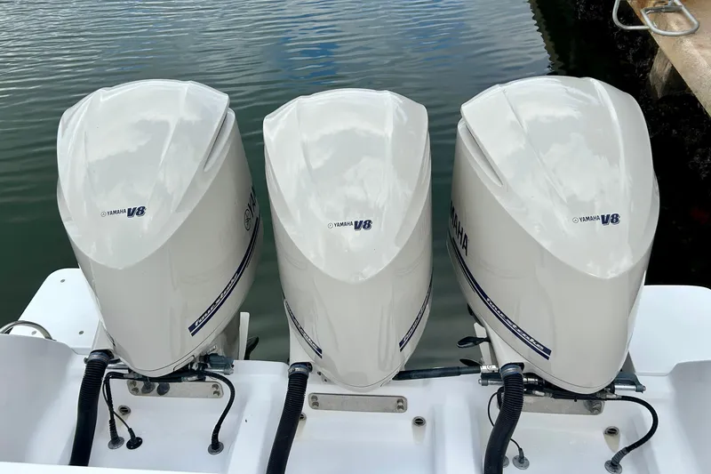  Yacht Photos Pics Triple Yamaha V8 engines on a 2012 Intrepid 400 Cuddy boat.