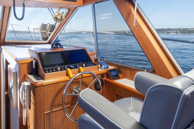 La Paz Yacht Photos Pics 1993 Tollycraft 40 Sport Sedan helm with wooden dashboard and ocean view.