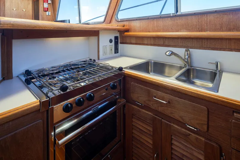 La Paz Yacht Photos Pics 1993 Tollycraft 40 Sport Sedan kitchen with stove, oven, and dual sink.