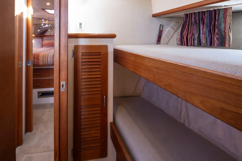 La Paz Yacht Photos Pics Interior of 1993 Tollycraft 40 Sport Sedan with wooden bunk beds and cozy cabin.