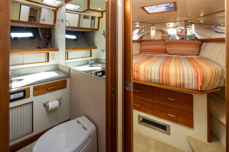 La Paz Yacht Photos Pics 1993 Tollycraft 40 Sport Sedan interior with bathroom and cozy bedroom.