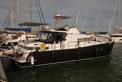 2004 Lagoon Power 43