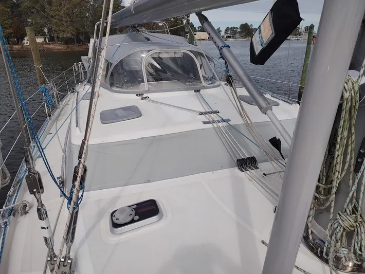 Seeker Yacht Photos Pics Sailboat deck of 2005 Stevens Custom 53/56, featuring rigging and cockpit enclosure.