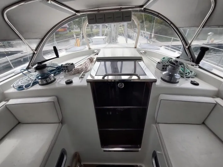 Seeker Yacht Photos Pics Cockpit of 2005 Stevens Custom 53/56 yacht with ropes and winches.