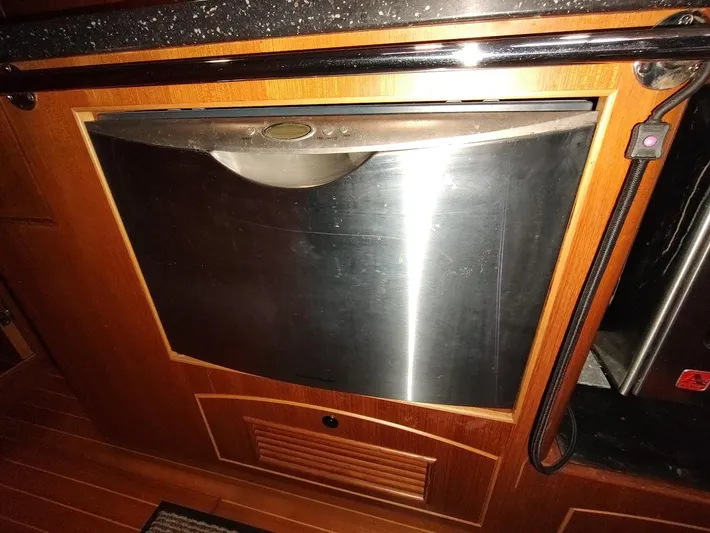 Seeker Yacht Photos Pics 