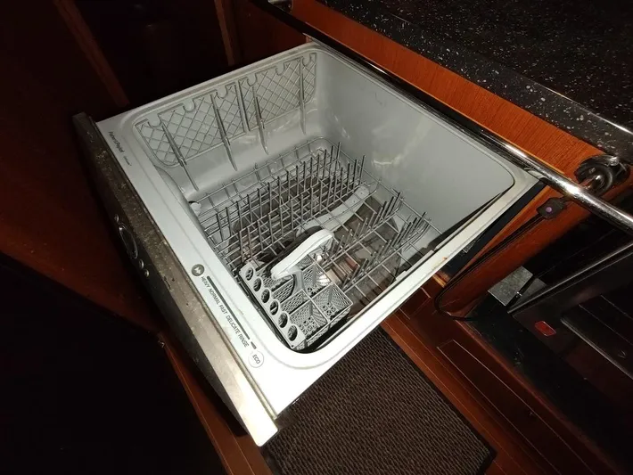 Seeker Yacht Photos Pics 