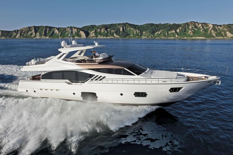 2013-87-7-ferretti-yachts-870