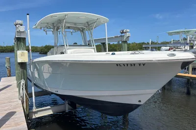 Robalo R300 Center Console