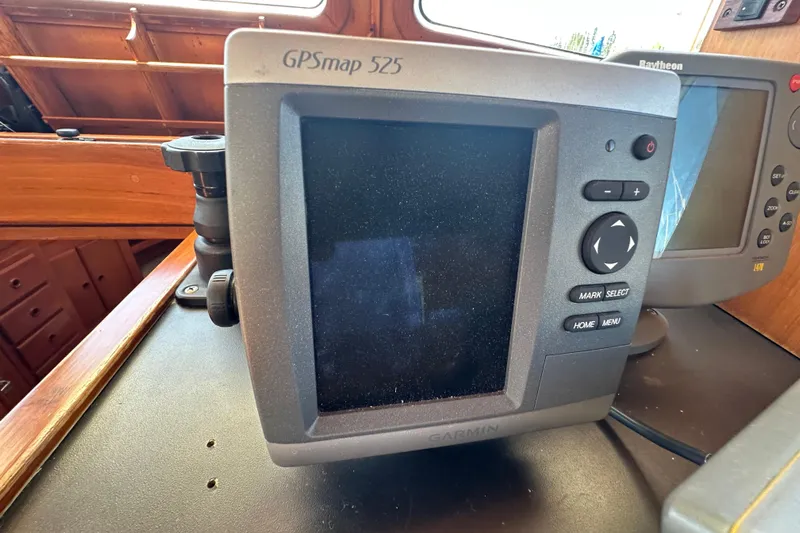 S.k.i Yacht Photos Pics Garmin GPSmap 525 on 2000 Eagle 40 Pilothouse Trawler's dashboard.
