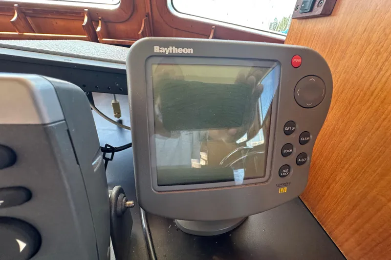 S.k.i Yacht Photos Pics Raytheon fishfinder display on 2000 Eagle 40 Pilothouse Trawler dashboard.