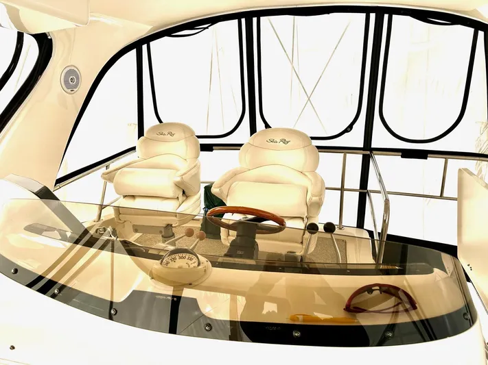 Wine Down Yacht Photos Pics Helm And Companion Seating