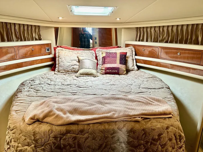 Wine Down Yacht Photos Pics Primary Berth On Center