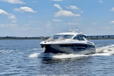 Cruisers Yachts 42 Cantius