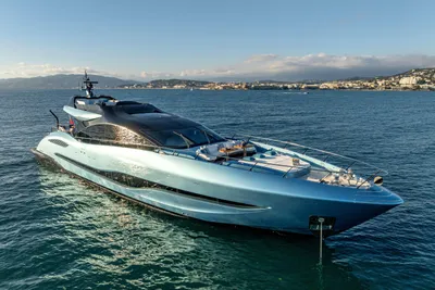 Mangusta 104 REV