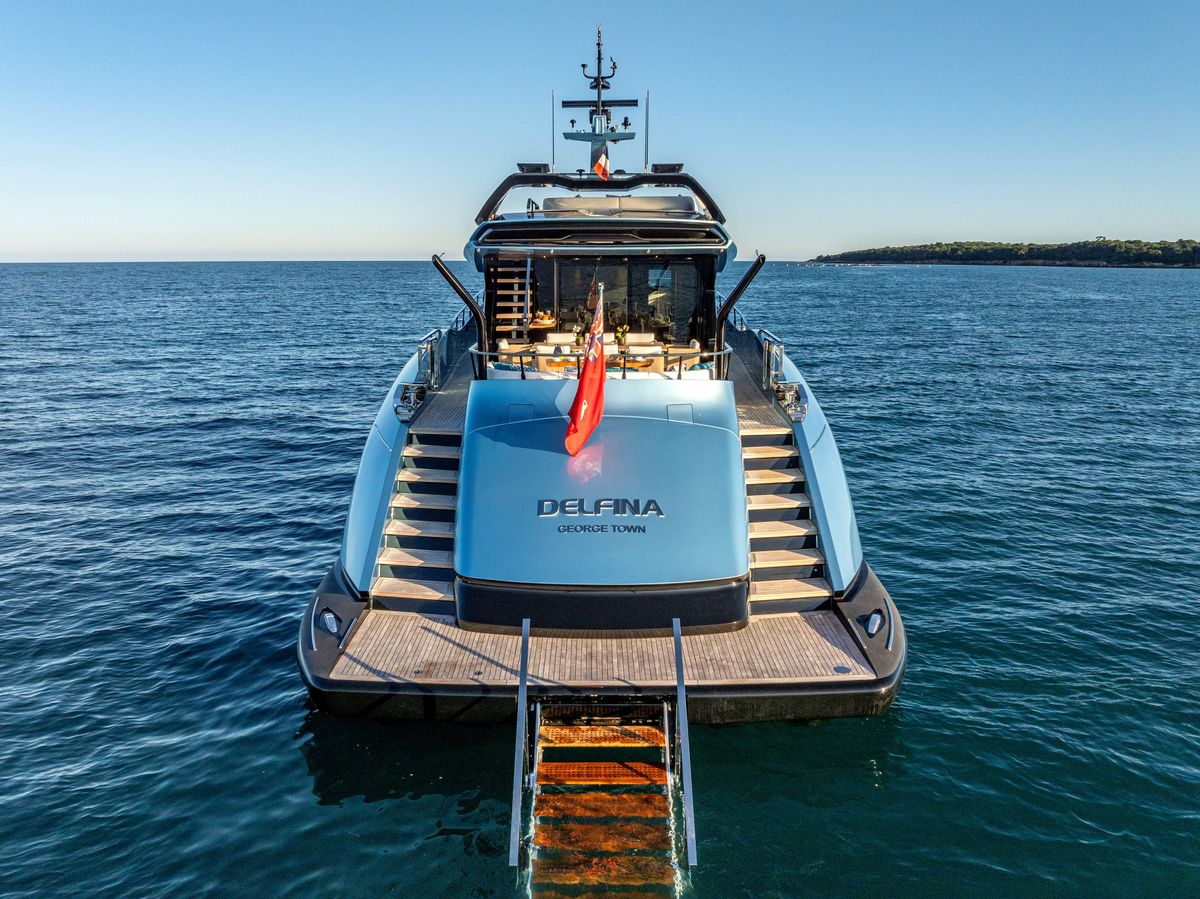 2024 Mangusta 104 