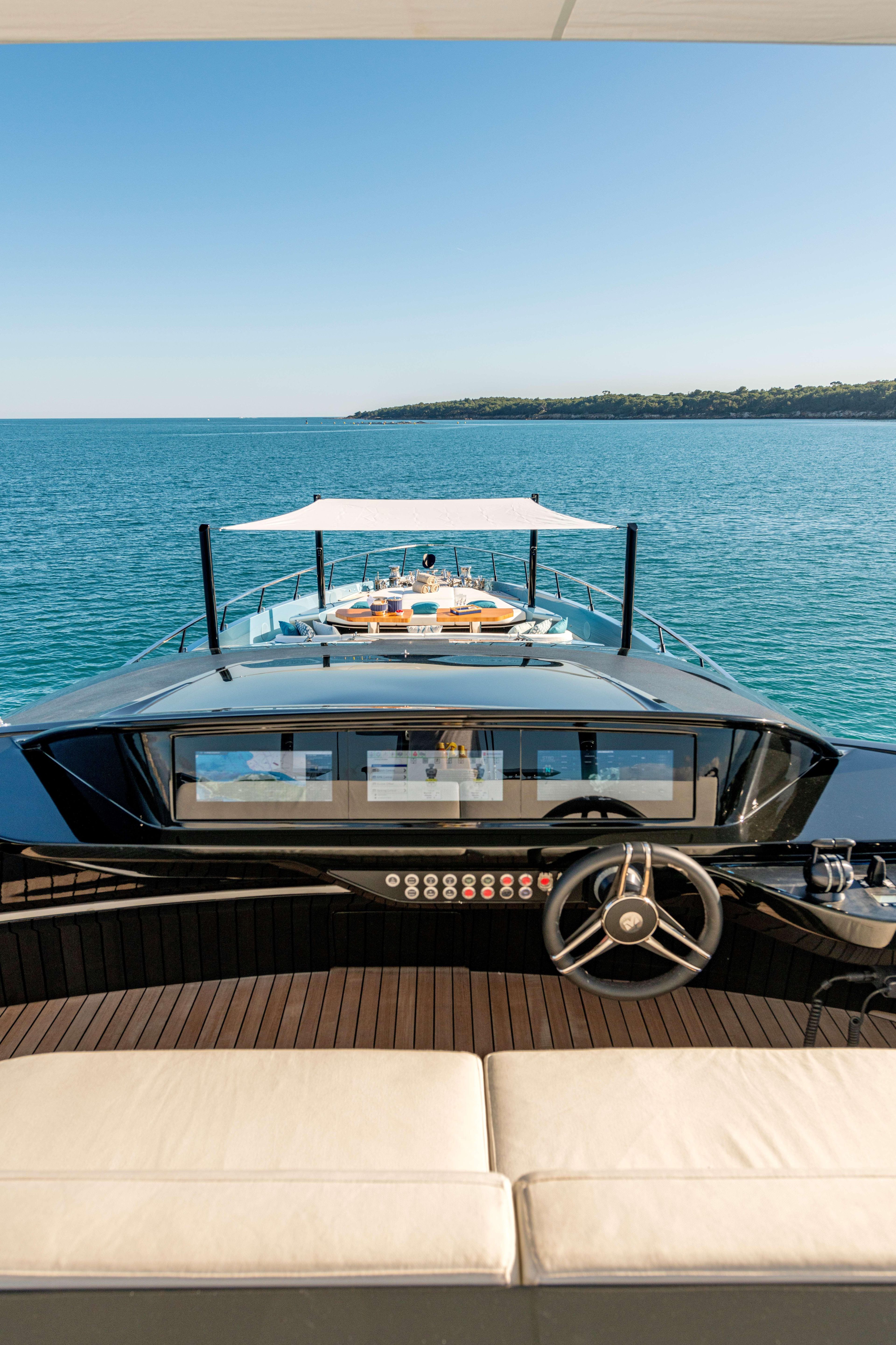 2024 Mangusta 104 