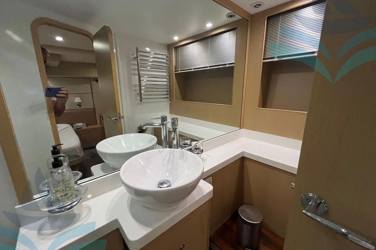 2010 Princess 62 