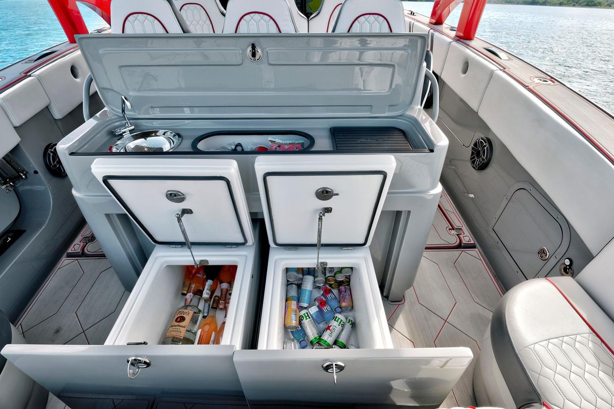 2023 Midnight Express 43 