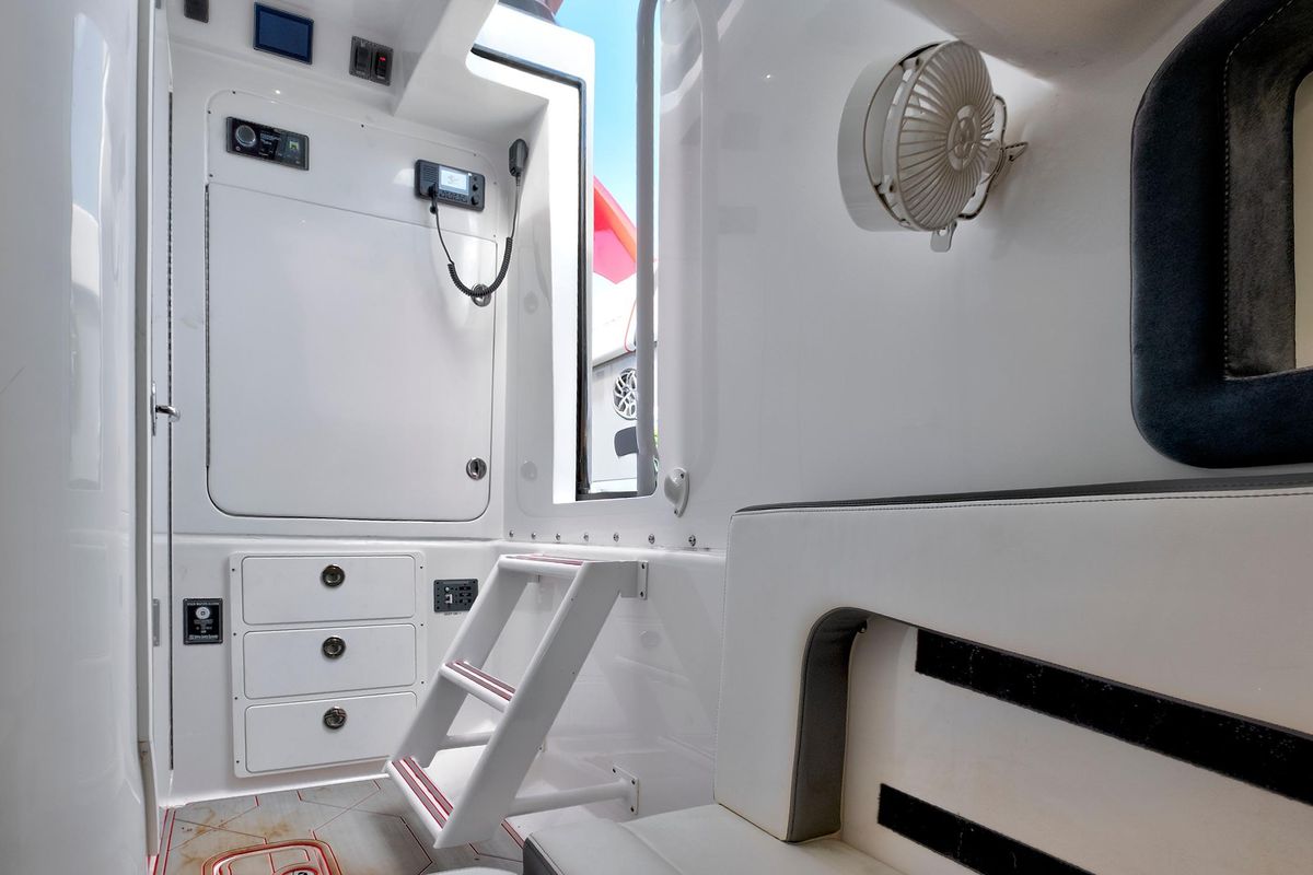 2023 Midnight Express 43 