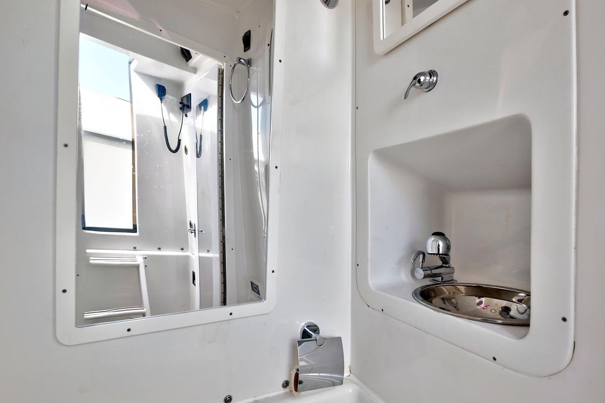 2023 Midnight Express 43 