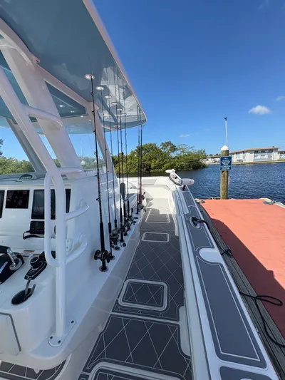  Yacht Photos Pics 2025 INVINCIBLE 35 CAT - Image 14