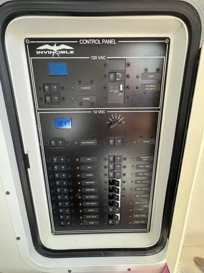  Yacht Photos Pics 2025 INVINCIBLE 35 CAT - Image 15