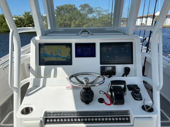  Yacht Photos Pics 2025 INVINCIBLE 35 CAT - Image 6