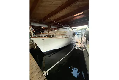 1983 Ocean Alexander 43 Flush Aft Deck