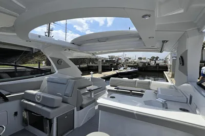 Cruisers Yachts 38 GLS Outboard