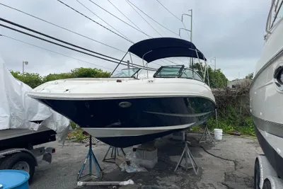 Sea Ray 240 Sundeck