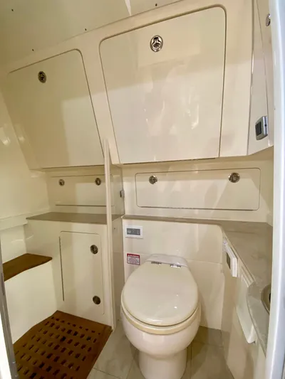  Yacht Photos Pics Head w/seperate Shower