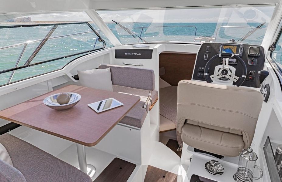 2022 Beneteau America Antares 8 OB