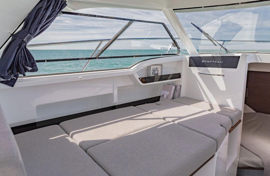 2022 Beneteau America Antares 8 OB