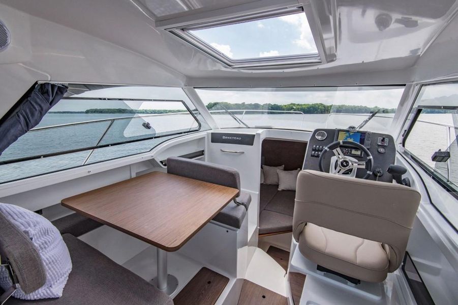 2022 Beneteau America Antares 8 OB