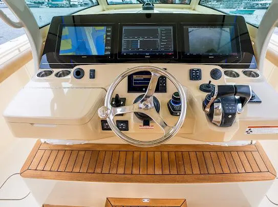  Yacht Photos Pics Helm Electronics