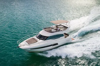 2025 Prestige 460 Fly