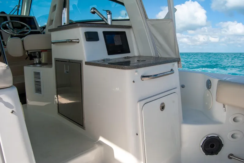  Yacht Photos Pics 2021 Boston Whaler 345 Conquest interior with kitchenette, ocean view, and modern amenities.