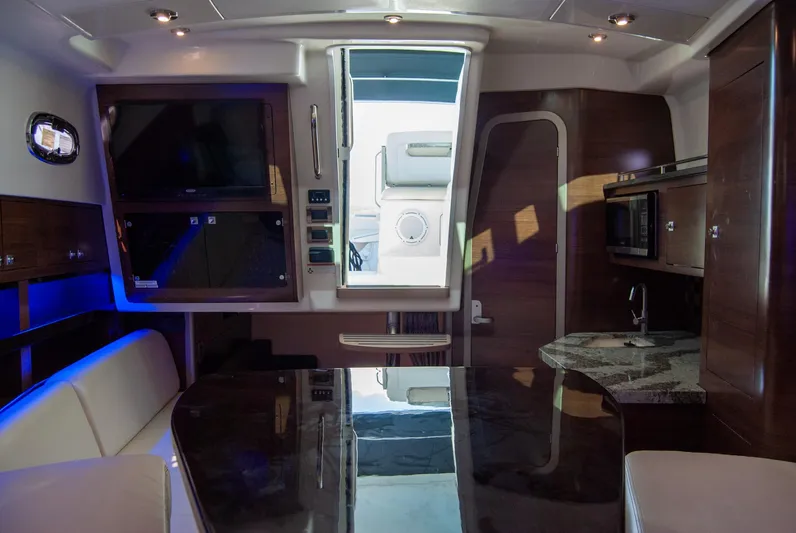  Yacht Photos Pics Interior of 2021 Boston Whaler 345 Conquest, featuring modern design and luxurious amenities.