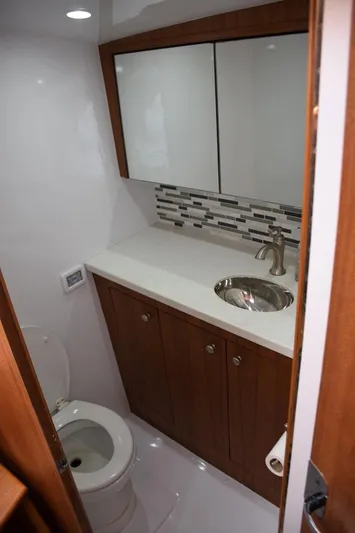 Cazadora Yacht Photos Pics Head