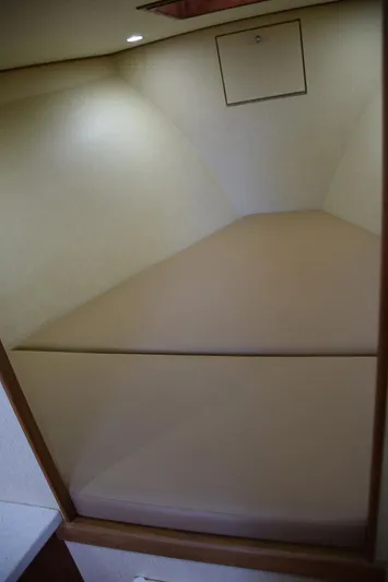 Cazadora Yacht Photos Pics Berth forward