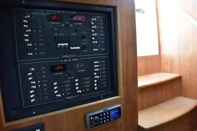 Cazadora Yacht Photos Pics Entry stairs next to panel