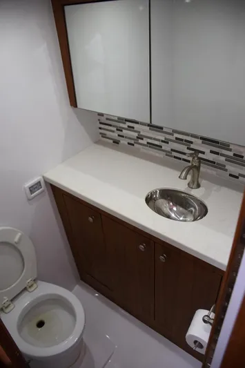 Cazadora Yacht Photos Pics Head