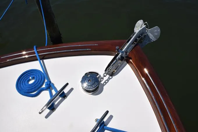 Cazadora Yacht Photos Pics Anchor chute and windlass
